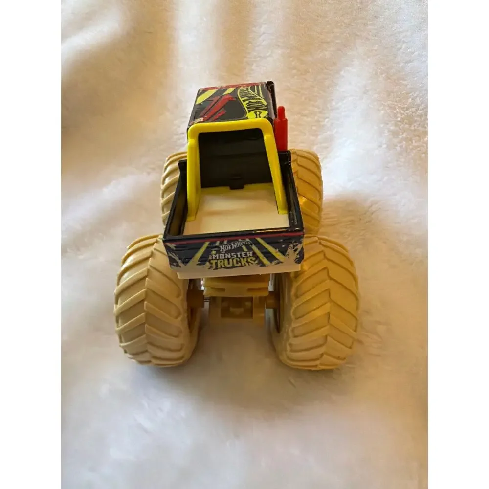 Mattel Hot Wheels Monster Trucks El Segundo 878 Mercedes Benz Unimog Loose